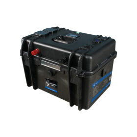 Batteria al litio 12V impermeabile IP65 Ultimatron da 12,8 V 150 Ah 1920 Wh LiFePO4 Smart BMS con Bluetooth Display LCD